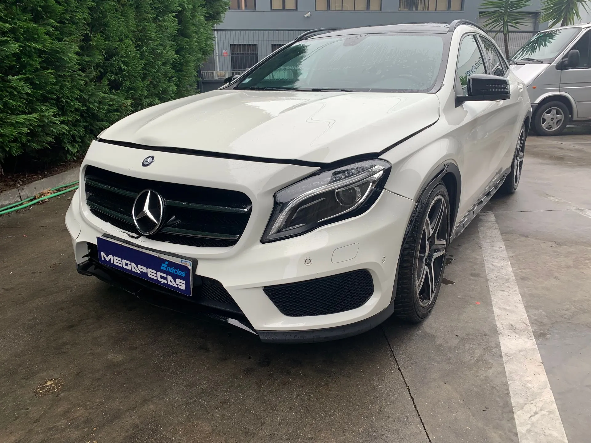 MERCEDES-BENZ GLA 
